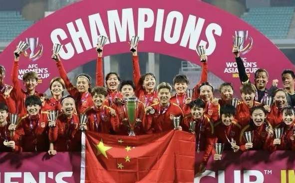 第2分钟，阿森纳右路角球开到禁区前点热苏斯头球后蹭太正被阿利森没收。